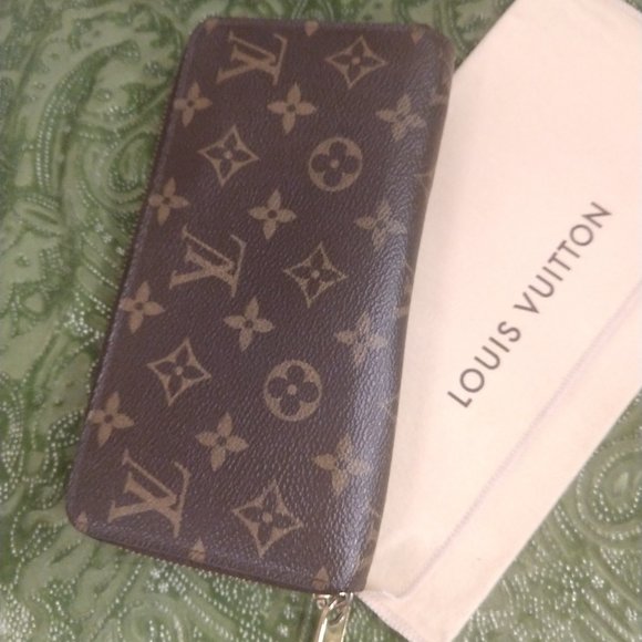 Louis Vuitton Zippy Monogram Wallet - Picture 3 of 16